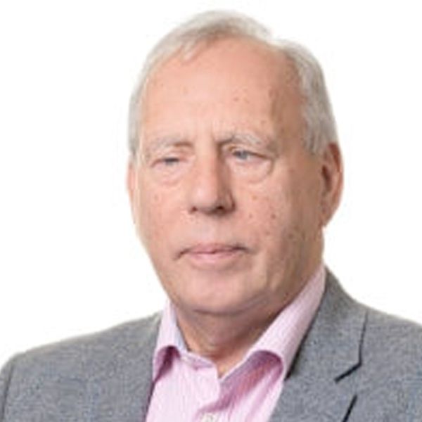 Headshot of Dennis Robertson
