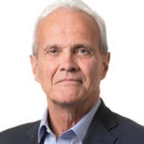 Headshot of Sandy Riddell
